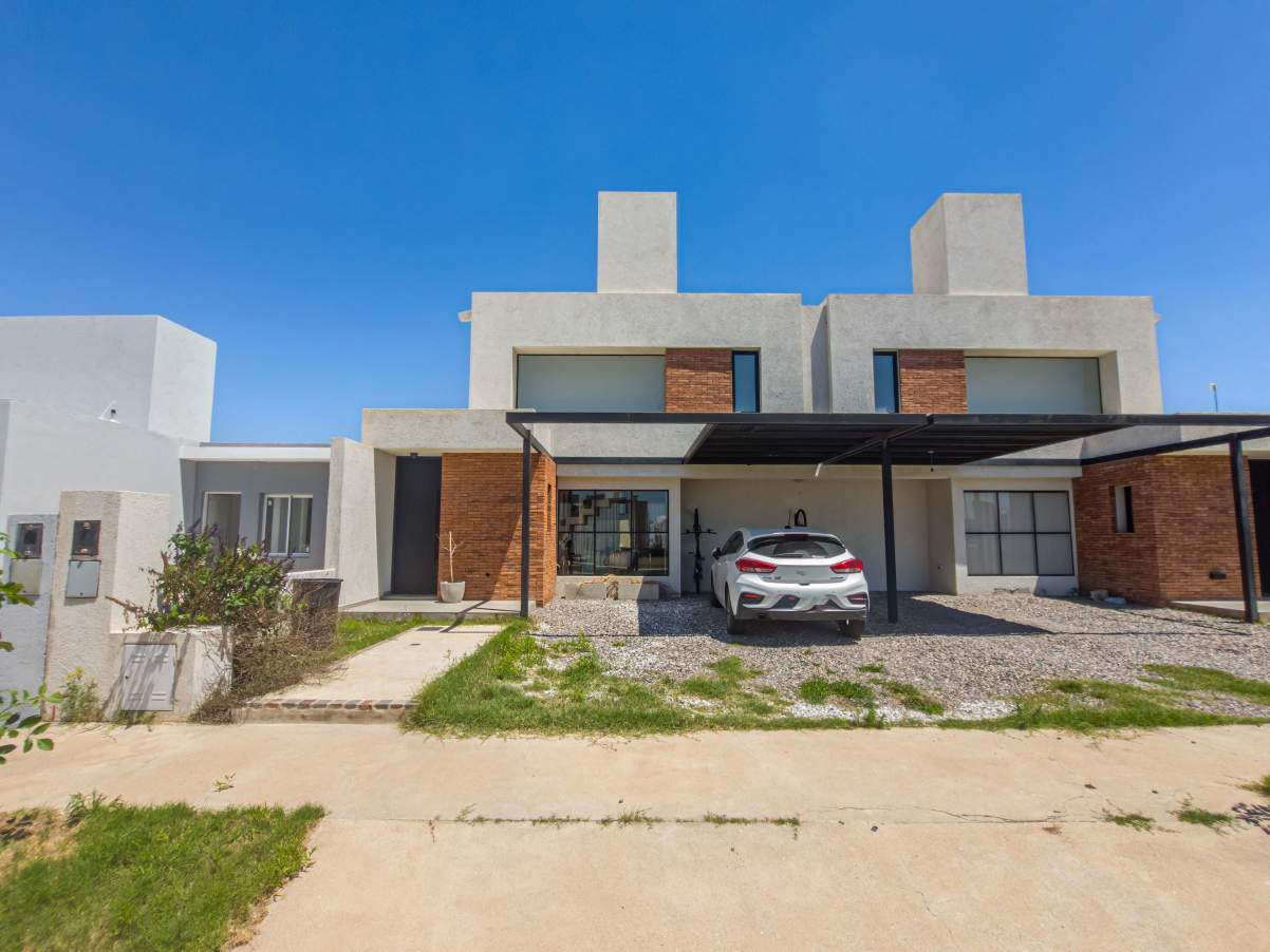 VENTA. DÚPLEX. 2 DORMITORIOS. COCHERA CUBIERTA. GALERÍA CON ASADOR. SEGURIDAD 24 HORAS. SAN IGNACIO 