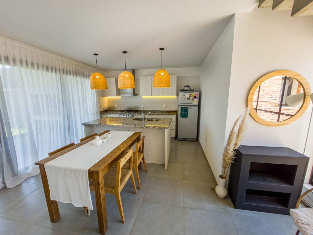 VENTA. DÚPLEX. 2 DORMITORIOS. COCHERA CUBIERTA. GALERÍA CON ASADOR. SEGURIDAD 24 HORAS. SAN IGNACIO 