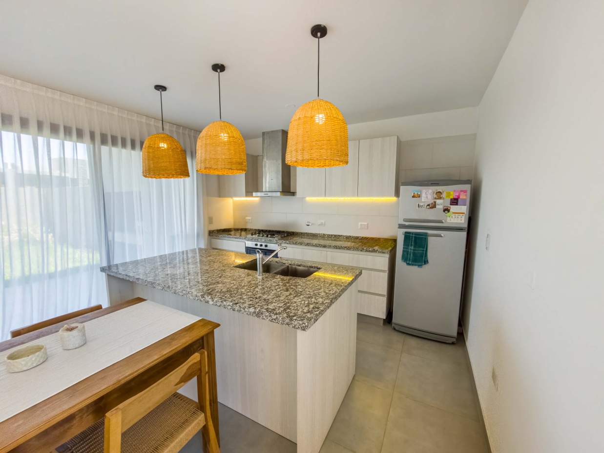 VENTA. DÚPLEX. 2 DORMITORIOS. COCHERA CUBIERTA. GALERÍA CON ASADOR. SEGURIDAD 24 HORAS. SAN IGNACIO 