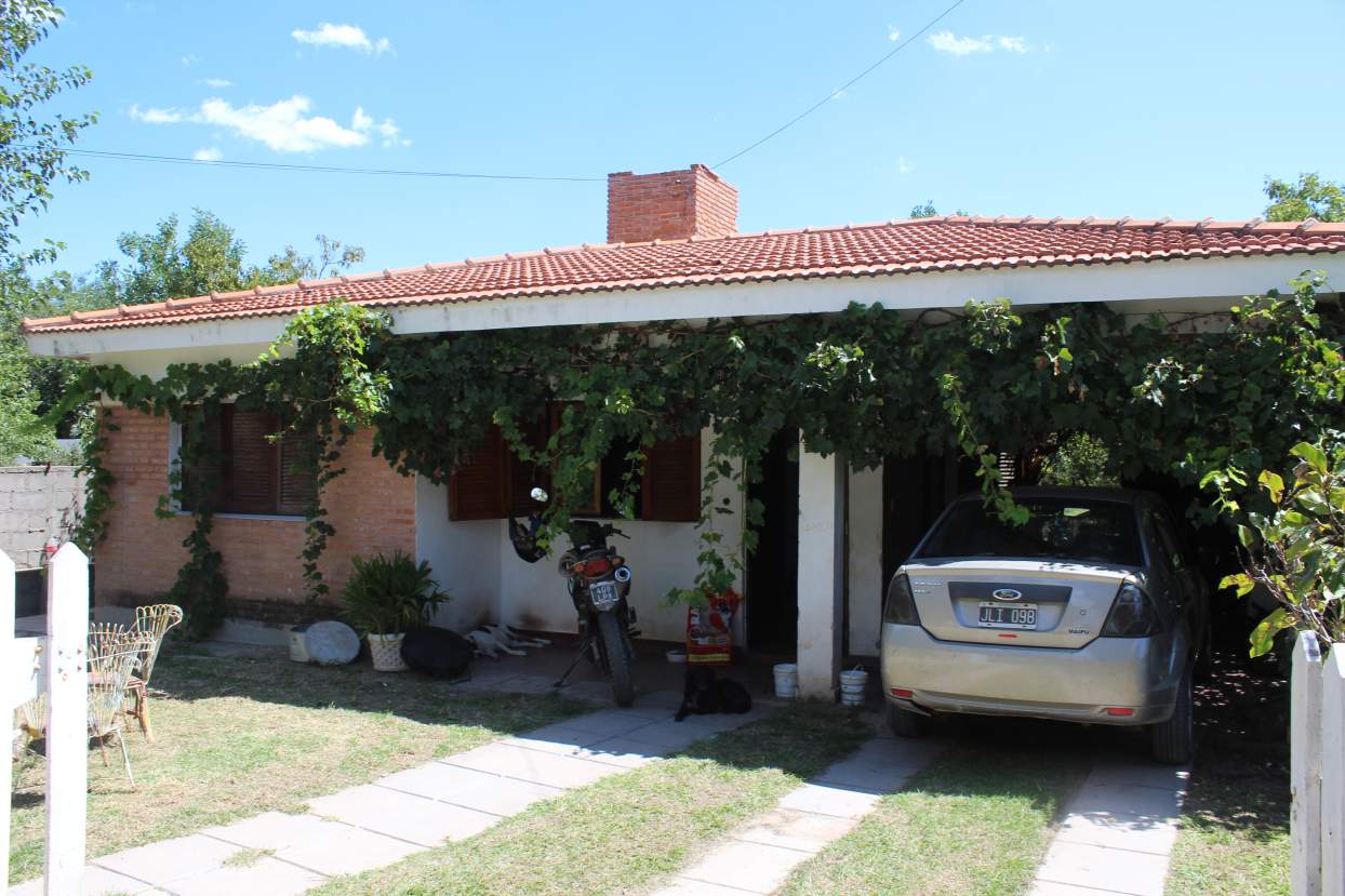 Vivienda de Tres Dormitorios en barrio Villa Luján, Mina Clavero