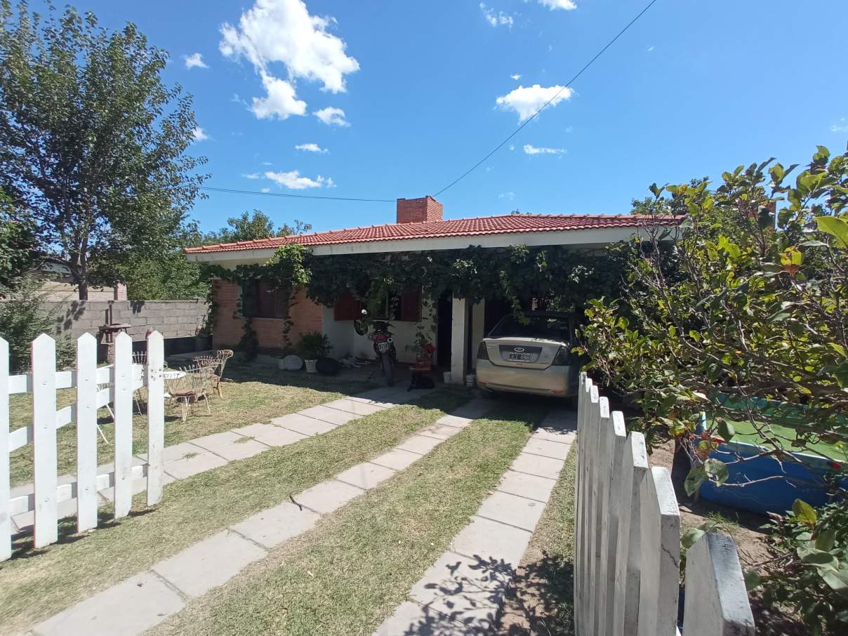 Vivienda de Tres Dormitorios en barrio Villa Luján, Mina Clavero