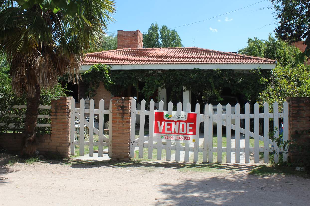 Vivienda de Tres Dormitorios en barrio Villa Luján, Mina Clavero