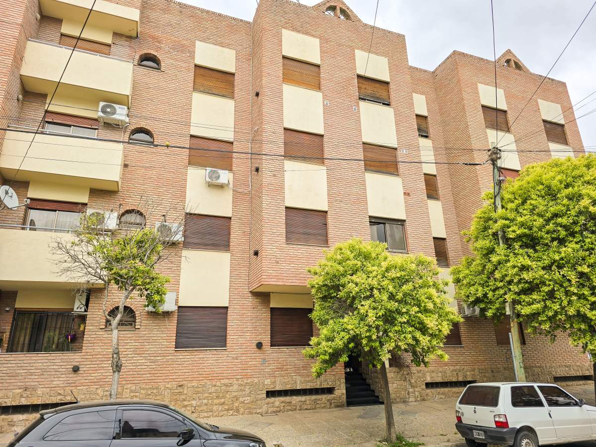 ALQ DEPTO 2 DORM  C COCHERA Y BALCON  VILLA CARLOS PAZ