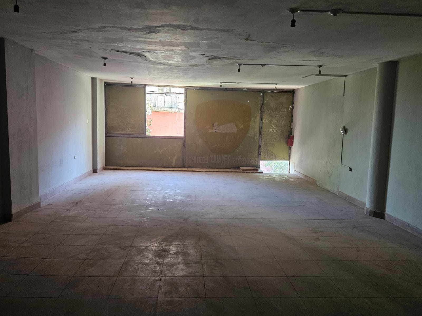 LOCAL COMERCIAL EN B CENTRO
