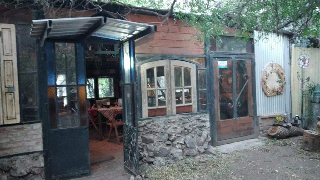 Vendo casa Ideal para construcción de locales con gran terreno sobre Ruta E53