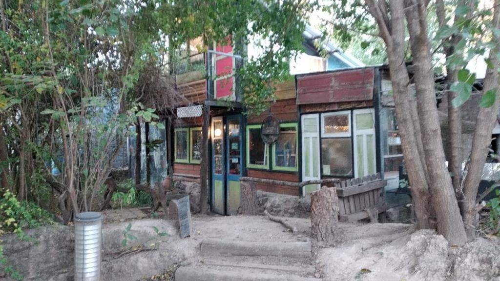 Vendo casa Ideal para construcción de locales con gran terreno sobre Ruta E53