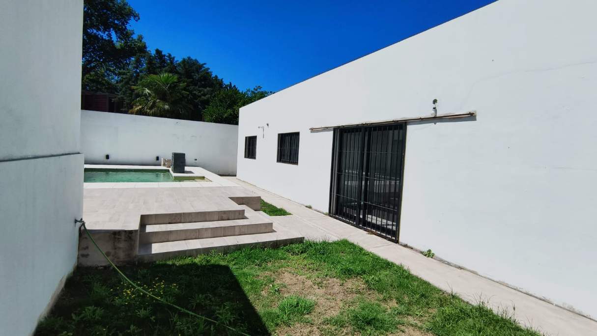 ARGUELLO: MONSEÑOR FERREYRA 6730 AMPLIA CASA DE 3 DOR  C  PILETA