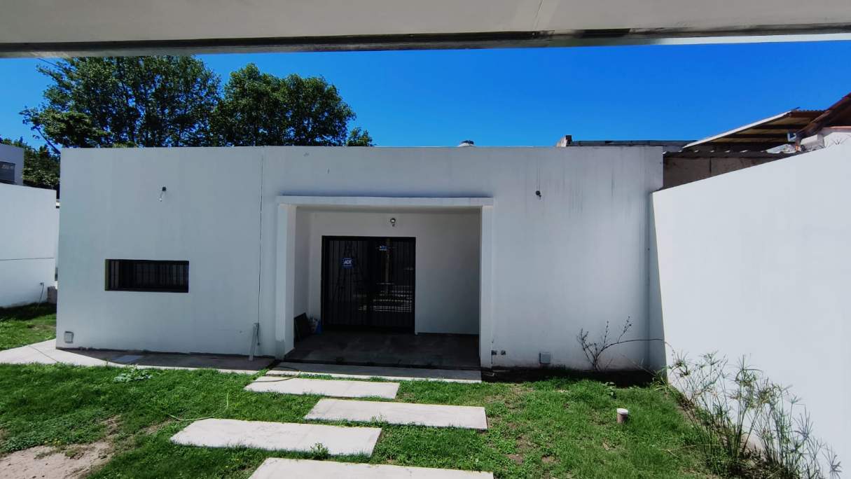 ARGUELLO: MONSEÑOR FERREYRA 6730 AMPLIA CASA DE 3 DOR  C  PILETA