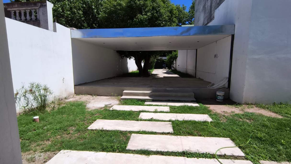 ARGUELLO: MONSEÑOR FERREYRA 6730 AMPLIA CASA DE 3 DOR  C  PILETA