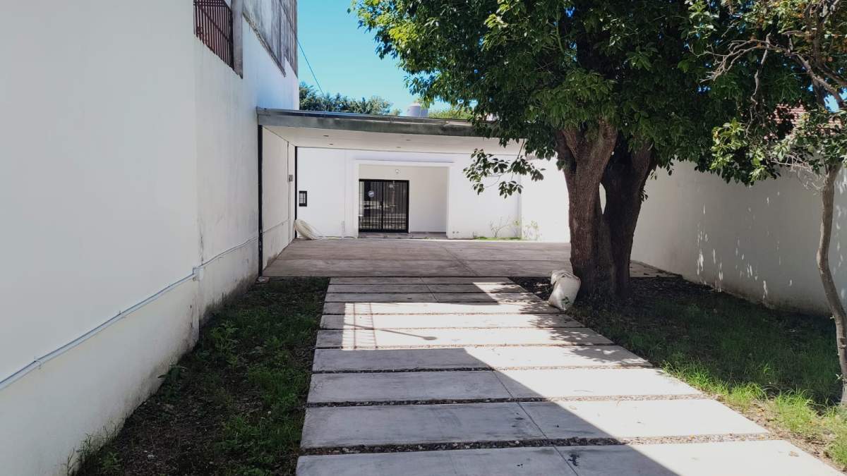 ARGUELLO: MONSEÑOR FERREYRA 6730 AMPLIA CASA DE 3 DOR  C  PILETA