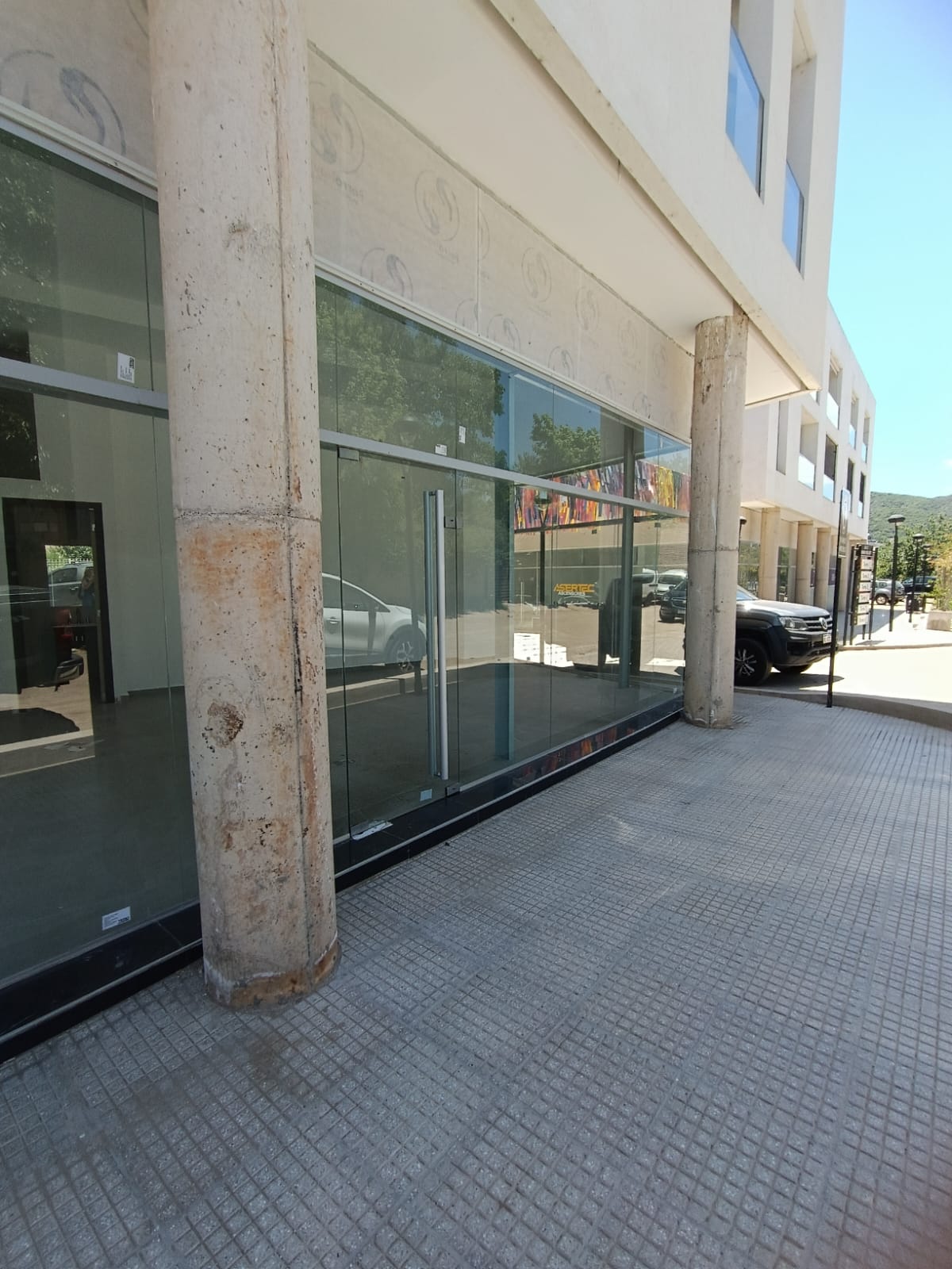 Local comercial en paseo quattro