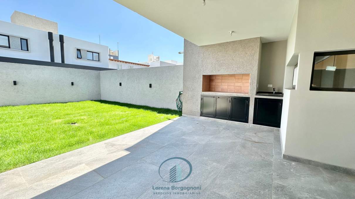 Duplex Premiun en Venta Solares de Manantiales 3 dormitorios y escritorio.