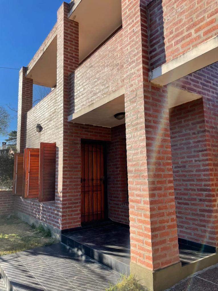 CASA UNQUILLO 3 DORMITORIOS ZONA CENTRO