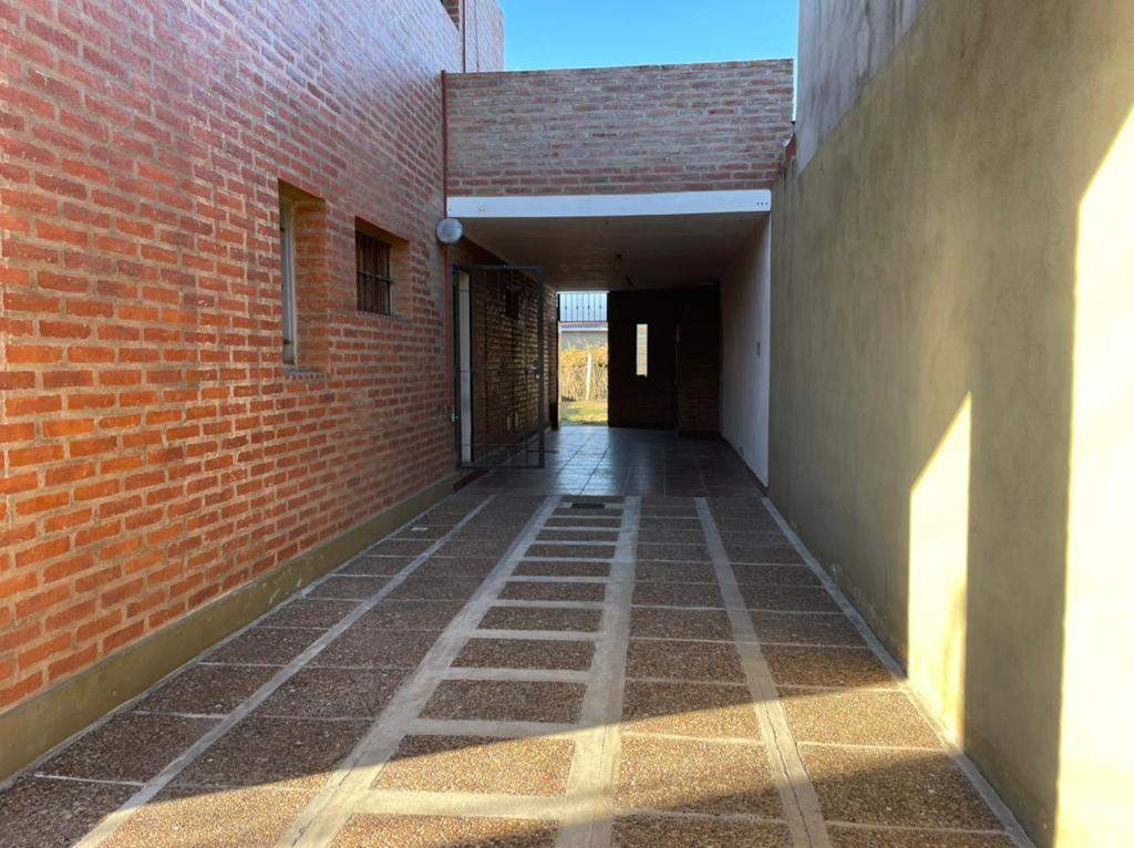 CASA UNQUILLO 3 DORMITORIOS ZONA CENTRO