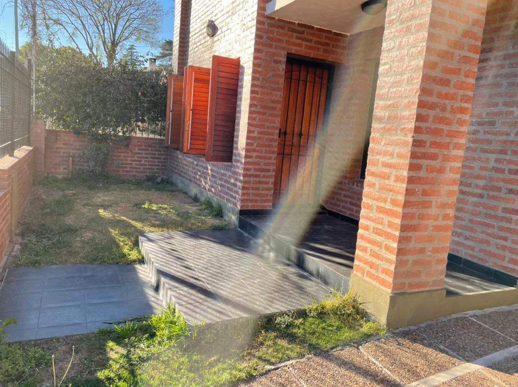 CASA UNQUILLO 3 DORMITORIOS ZONA CENTRO