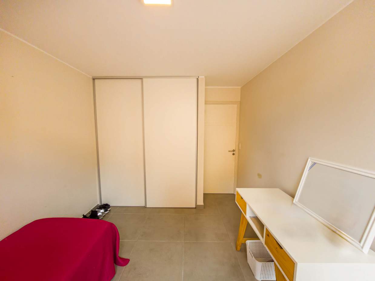 VENTA. DEPARTAMENTO. 2 DORMITORIOS, UNO DE ELLOS EN SUITE CON VESTIDOR. DOS BAÑOS. BALCÓN. NUEVA CÓR