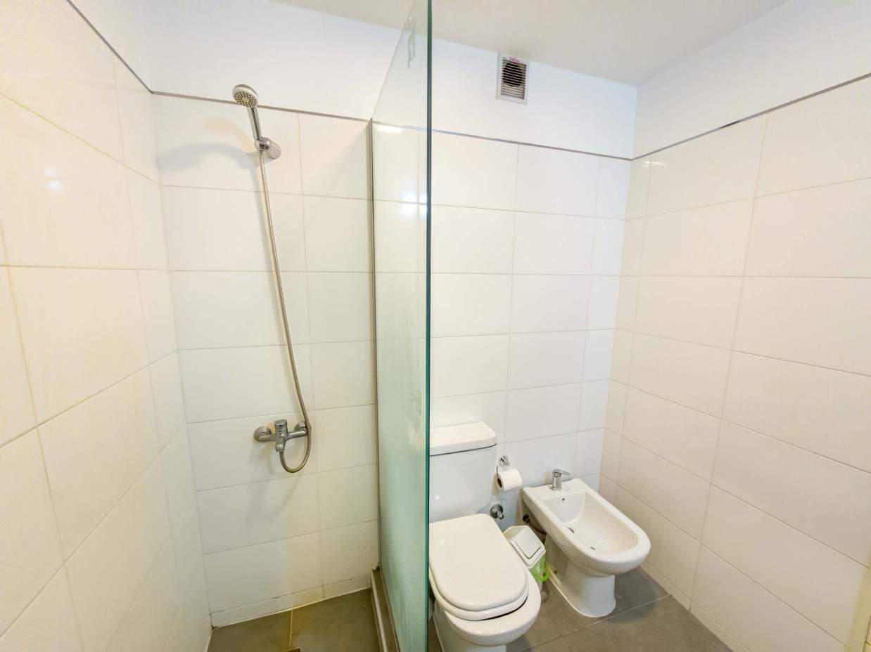 VENTA. DEPARTAMENTO. 2 DORMITORIOS, UNO DE ELLOS EN SUITE CON VESTIDOR. DOS BAÑOS. BALCÓN. NUEVA CÓR