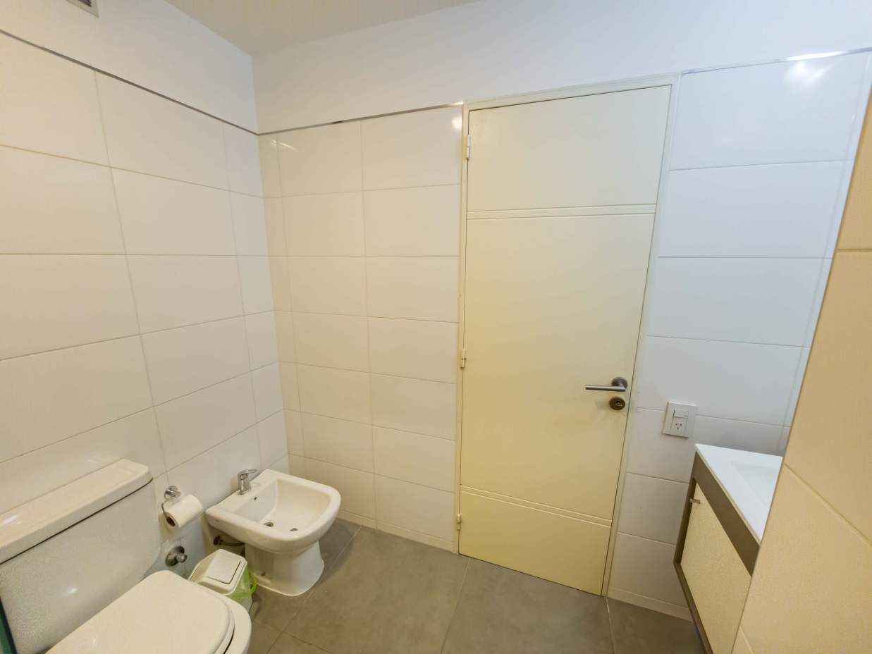 VENTA. DEPARTAMENTO. 2 DORMITORIOS, UNO DE ELLOS EN SUITE CON VESTIDOR. DOS BAÑOS. BALCÓN. NUEVA CÓR