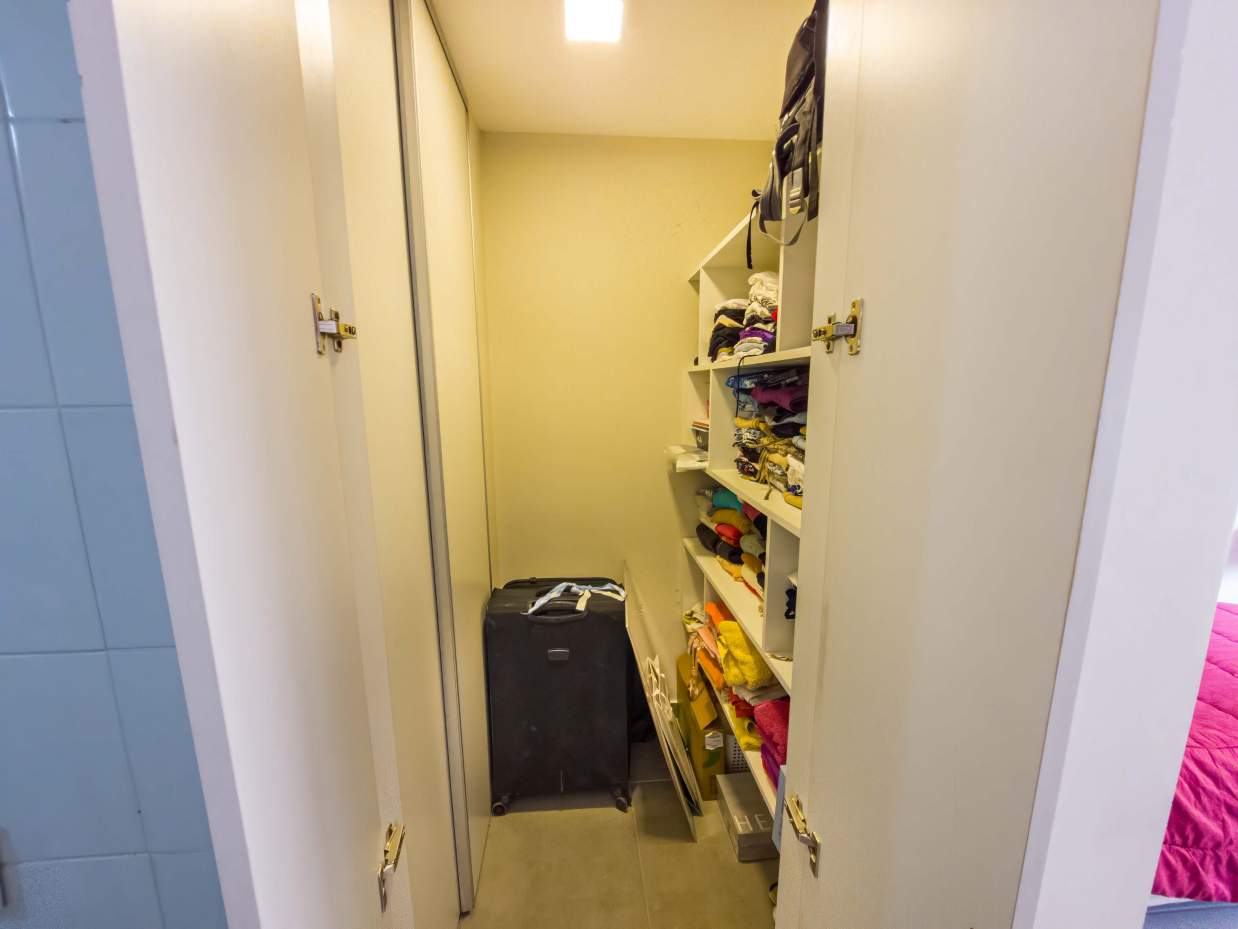 VENTA. DEPARTAMENTO. 2 DORMITORIOS, UNO DE ELLOS EN SUITE CON VESTIDOR. DOS BAÑOS. BALCÓN. NUEVA CÓR