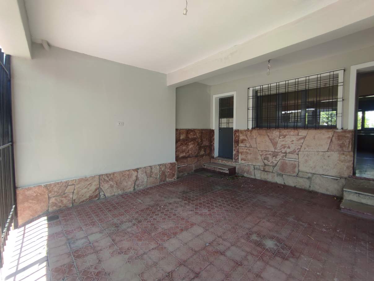 Venta casa de 2 dorm con dpto de 2 dorm en B San Vicente