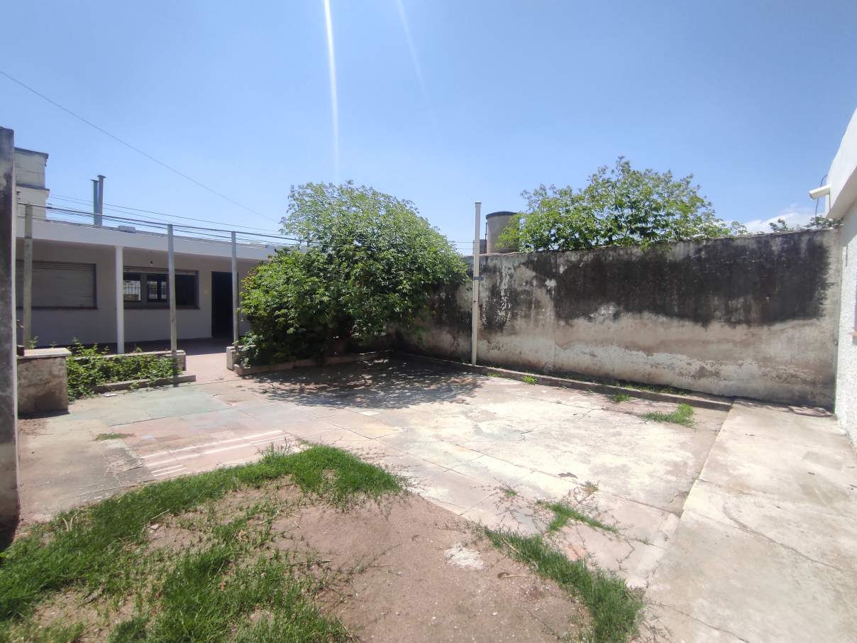 Venta casa de 2 dorm con dpto de 2 dorm en B San Vicente