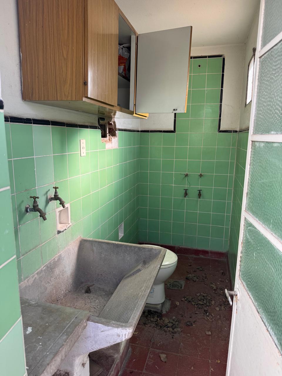 Casa esquina en Villa Cabrera - Av. Caraffa