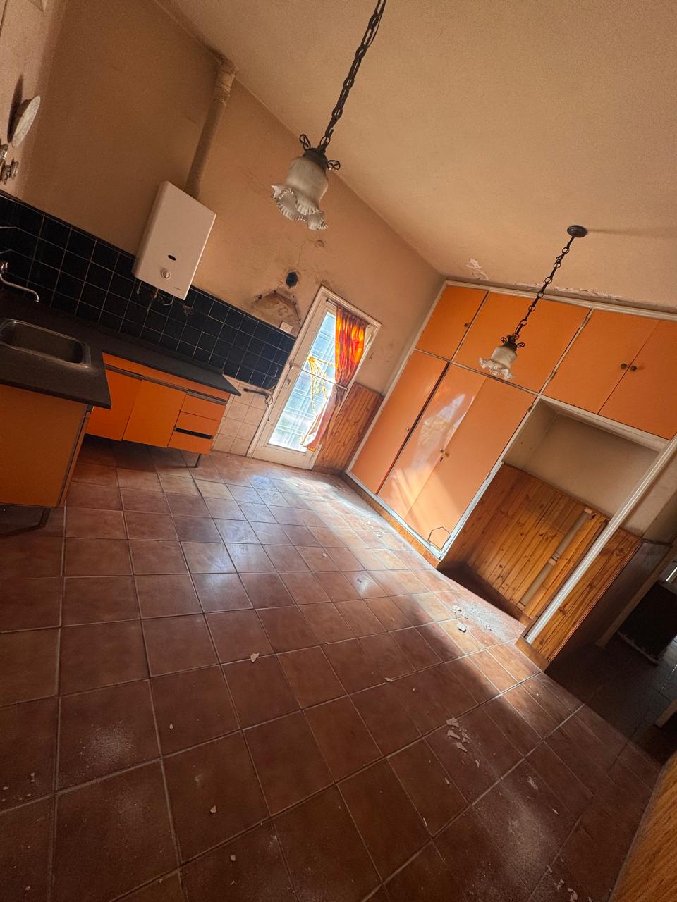 Casa esquina en Villa Cabrera - Av. Caraffa