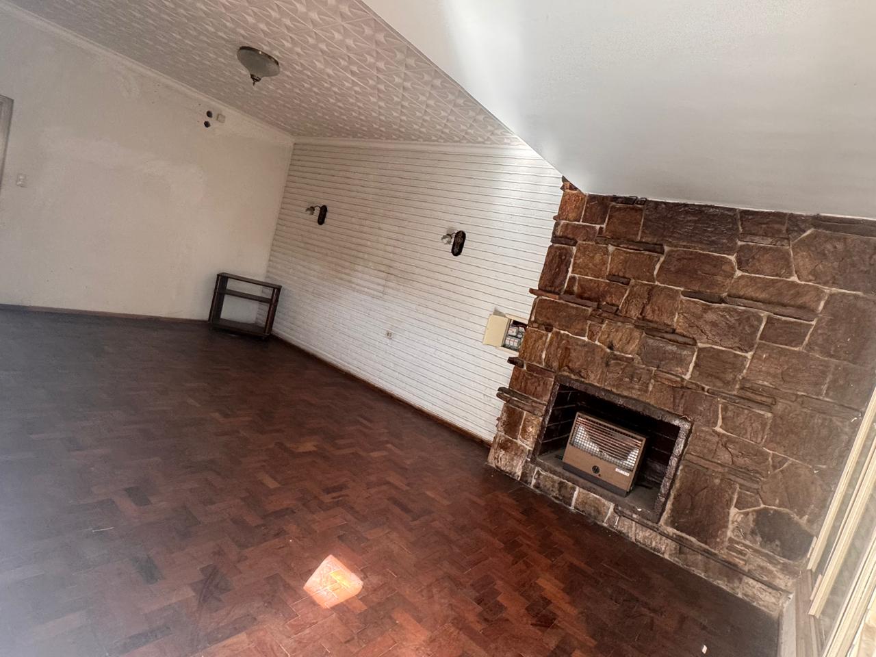 Casa esquina en Villa Cabrera - Av. Caraffa