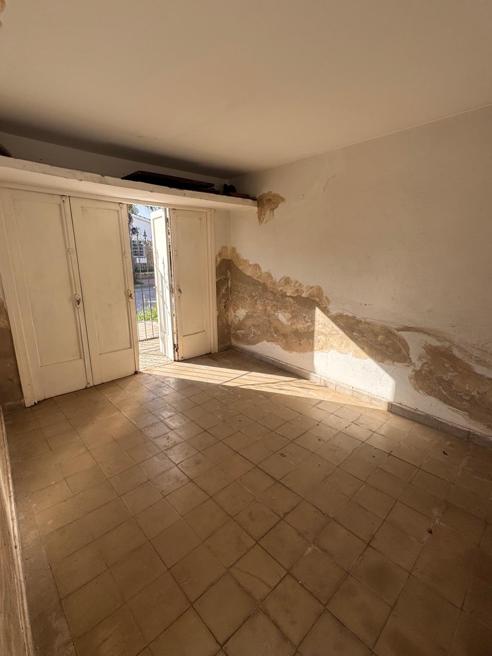 Casa esquina en Villa Cabrera - Av. Caraffa