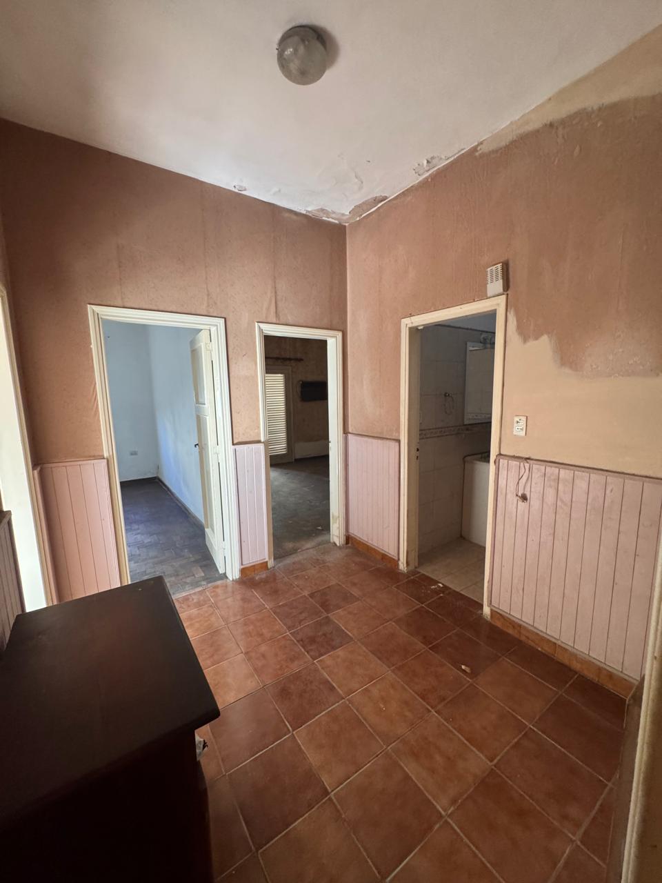 Casa esquina en Villa Cabrera - Av. Caraffa