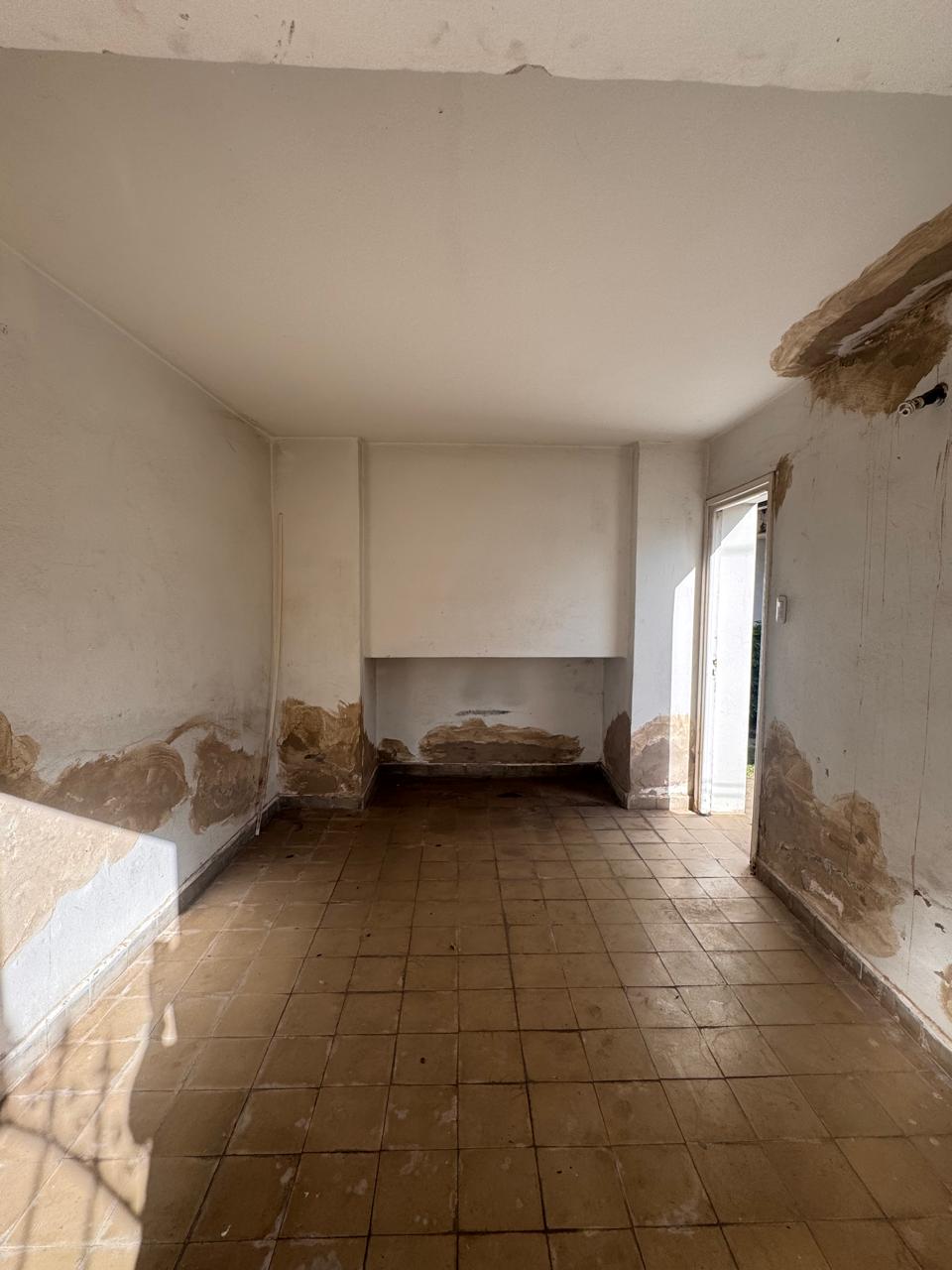 Casa esquina en Villa Cabrera - Av. Caraffa