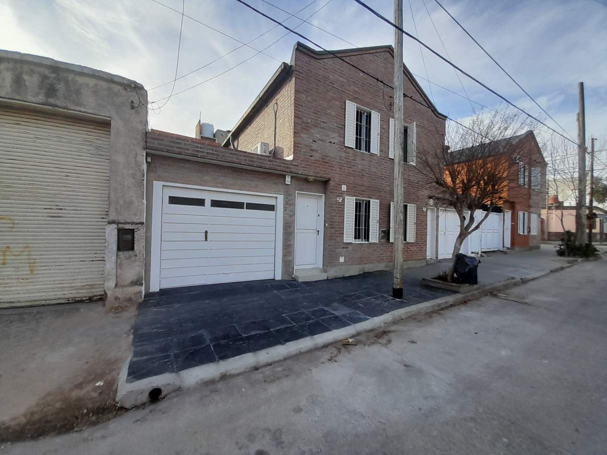 ALQUILO DUPLEX DOS DORMITORIOS Y COCHERA EN BARRIO SAN MARTIN