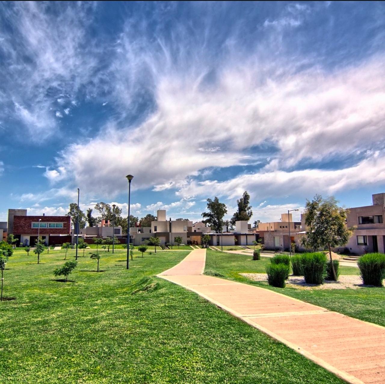 DUPLEX EN CLAROS DEL BOSQUE 3 DORM - BARRIO CERRADO CON AMENITIES