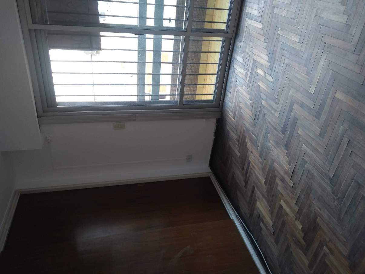 Amplio departamento de tres dormitorios en venta , zona bancaria, Centro