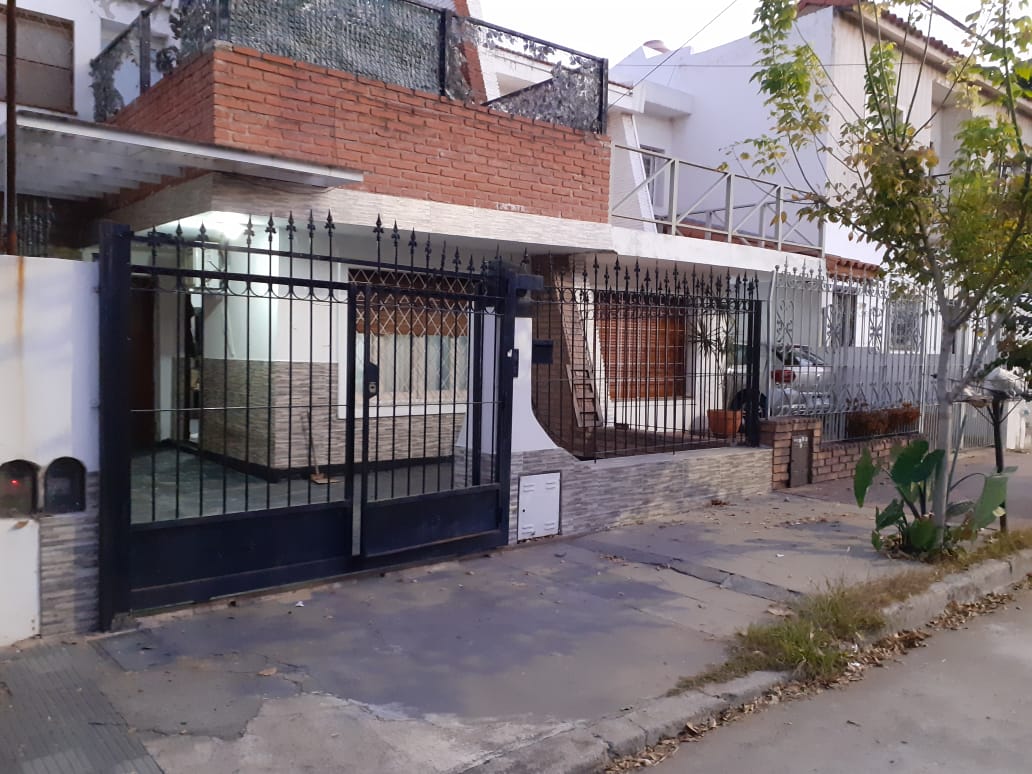 VENTA CASA EN BARRIO CRISOL 4 DORMITORIOS