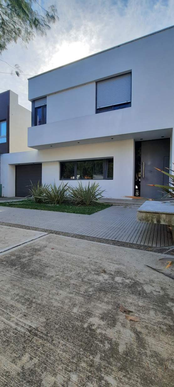 VENDO INCREÍBLE CASA EN TEJAS DEL SUR I