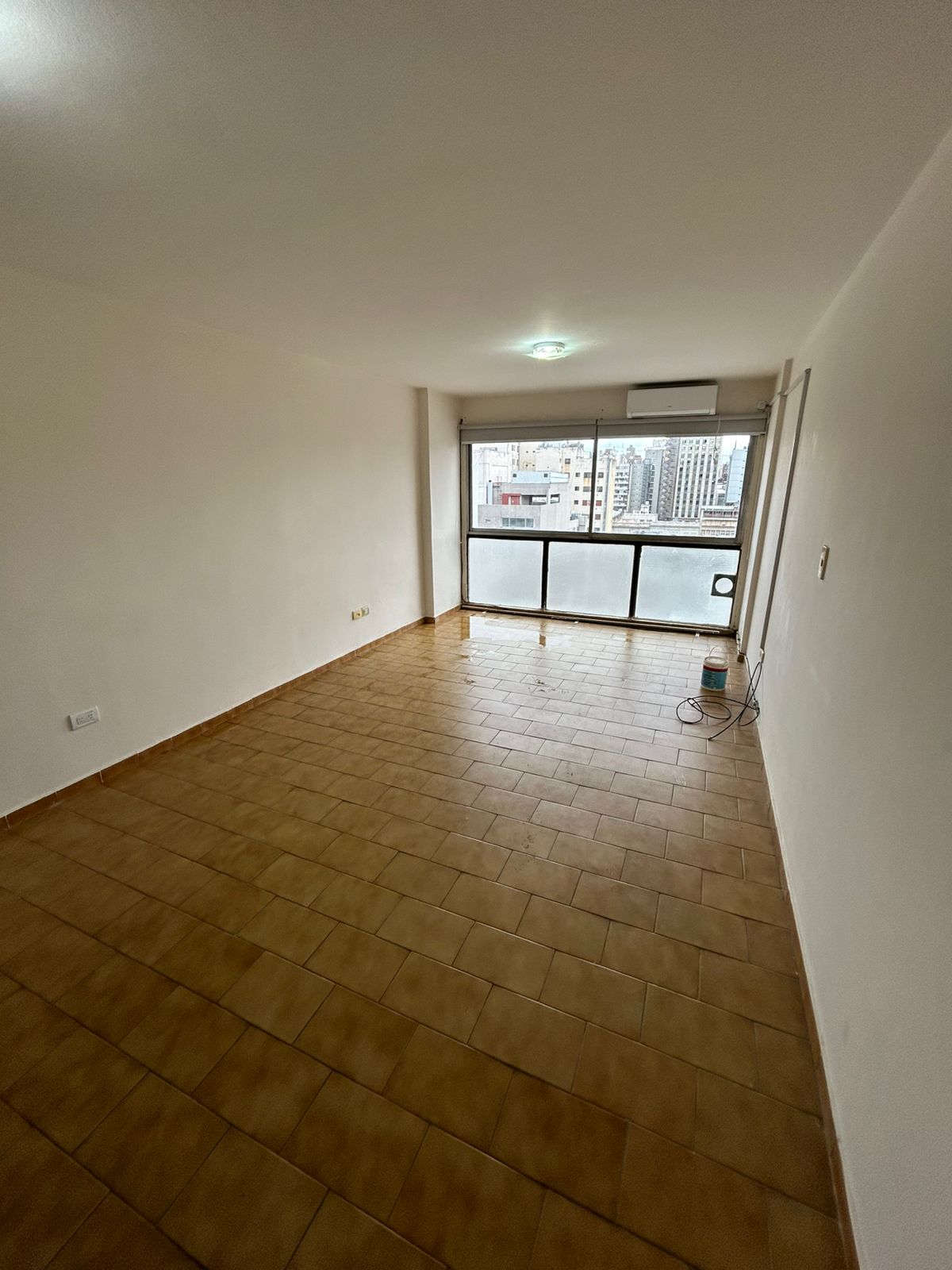 VENDO MONOAMBIENTE EN B CENTRO - RIVADAVIA 150