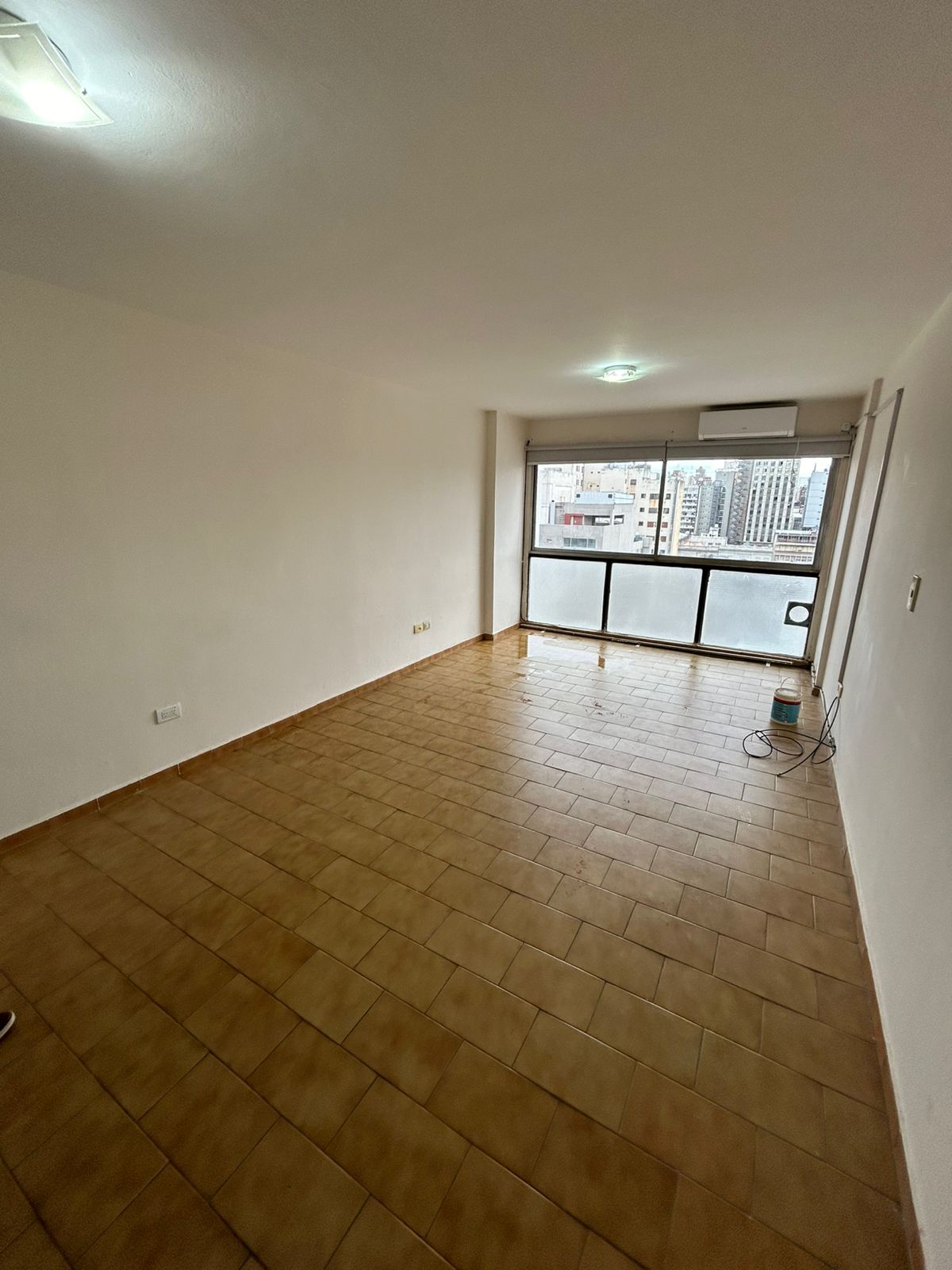 VENDO MONOAMBIENTE EN B CENTRO - RIVADAVIA 150