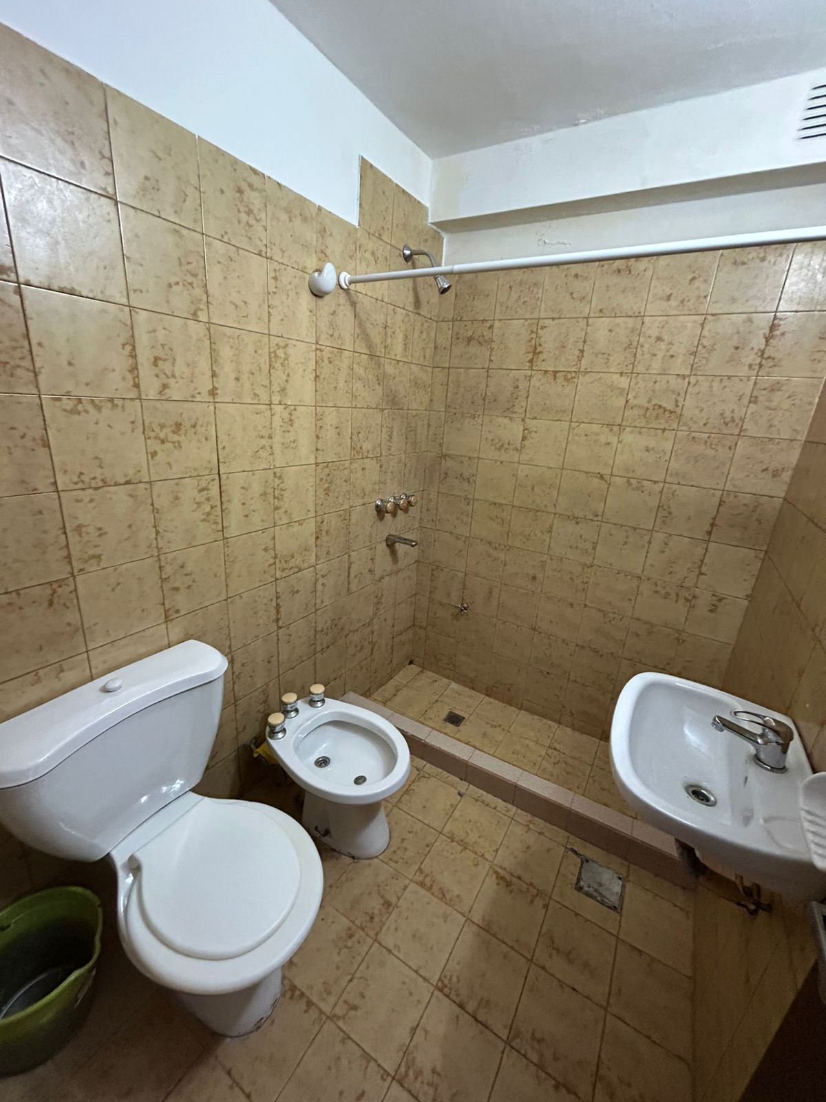 VENDO MONOAMBIENTE EN B CENTRO - RIVADAVIA 150