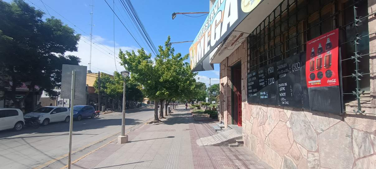 LOCAL COMERCIAL EN EL CENTRO DE LA CALERA . LINDANTE A LA MUNICIPALIDAD DE LA CALERA  DPTO TRES DORM