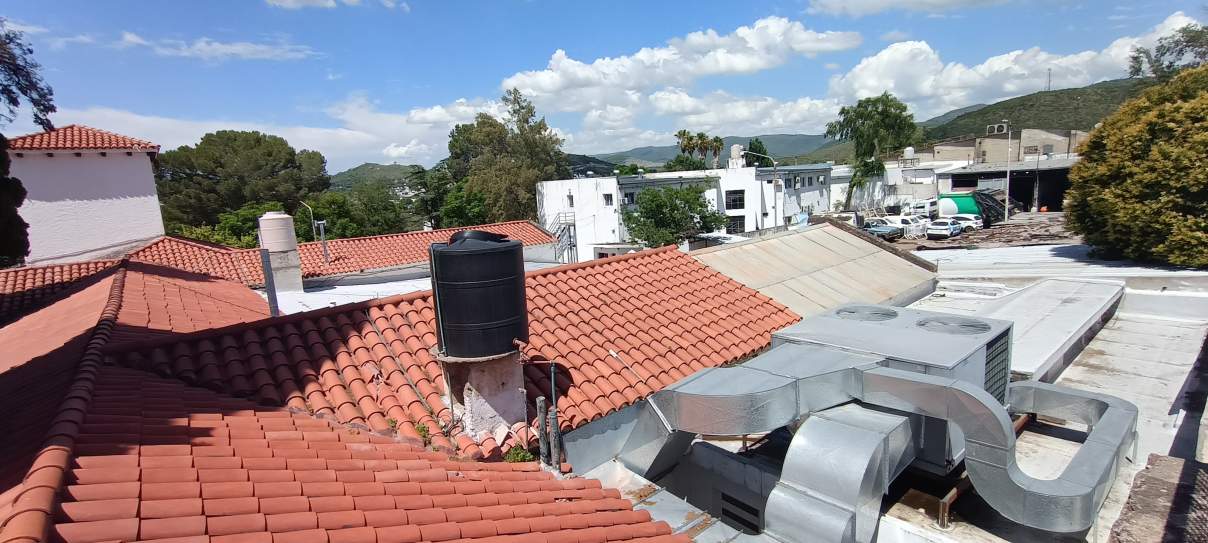LOCAL COMERCIAL EN EL CENTRO DE LA CALERA . LINDANTE A LA MUNICIPALIDAD DE LA CALERA  DPTO TRES DORM