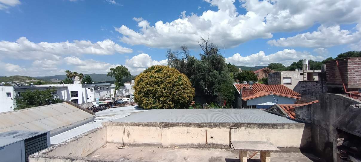 LOCAL COMERCIAL EN EL CENTRO DE LA CALERA . LINDANTE A LA MUNICIPALIDAD DE LA CALERA  DPTO TRES DORM