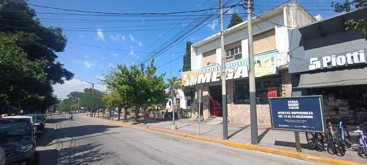 LOCAL COMERCIAL EN EL CENTRO DE LA CALERA . LINDANTE A LA MUNICIPALIDAD DE LA CALERA  DPTO TRES DORM
