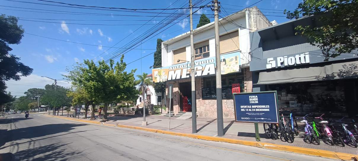 LOCAL COMERCIAL EN EL CENTRO DE LA CALERA . LINDANTE A LA MUNICIPALIDAD DE LA CALERA  DPTO TRES DORM