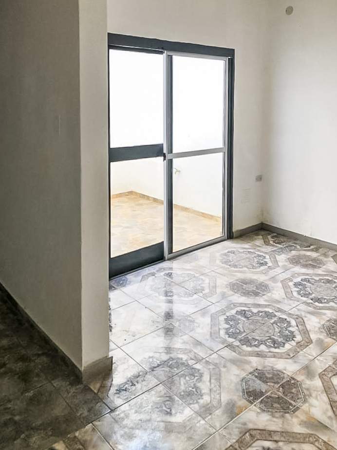 VENTA PH  LOCAL EN P.B.Y TRES DPTOS  SOBRE AV CASTRO BARROS