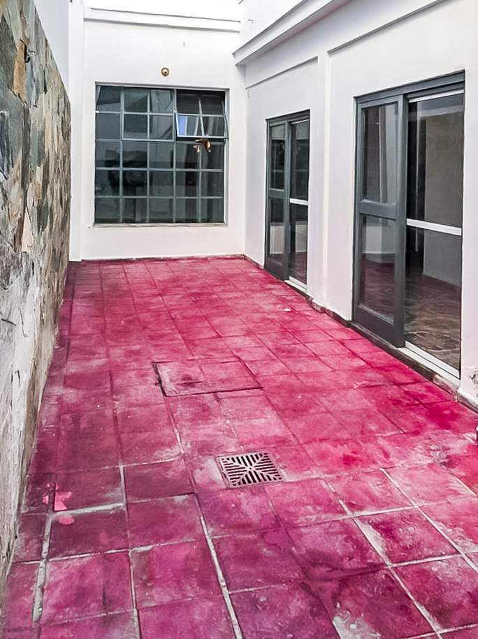 VENTA PH  LOCAL EN P.B.Y TRES DPTOS  SOBRE AV CASTRO BARROS