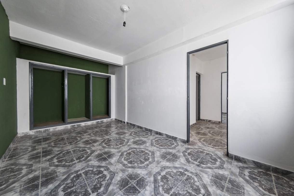 VENTA PH  LOCAL EN P.B.Y TRES DPTOS  SOBRE AV CASTRO BARROS