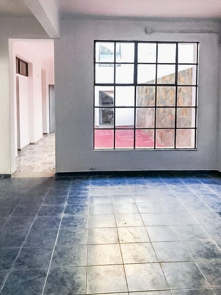 VENTA PH  LOCAL EN P.B.Y TRES DPTOS  SOBRE AV CASTRO BARROS