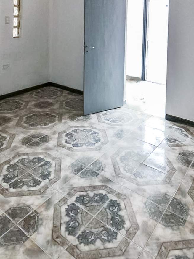 VENTA PH  LOCAL EN P.B.Y TRES DPTOS  SOBRE AV CASTRO BARROS