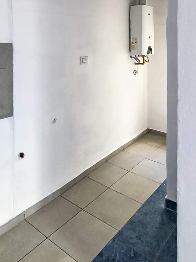 VENTA PH  LOCAL EN P.B.Y TRES DPTOS  SOBRE AV CASTRO BARROS
